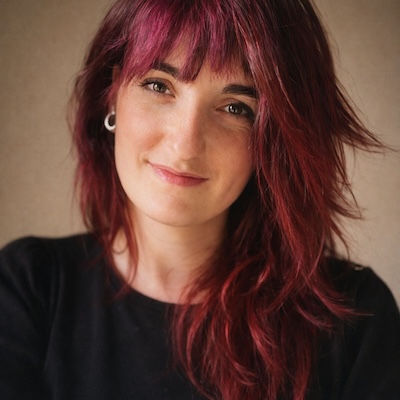 Margot somato thérapeute Portrait professionnel d’une somato thérapeute, exprimant l’écoute, la douceur et l’accompagnement en thérapie corporelle et émotionnelle